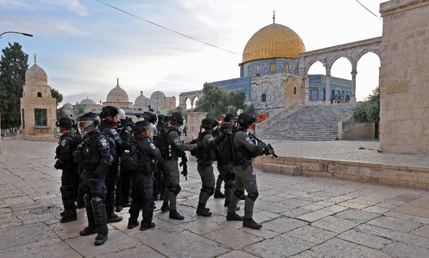 Israeli security forces in front of the Dome of the Rock mosque