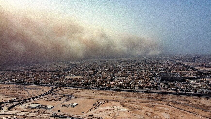A massive dust storm advances into Kuwait City