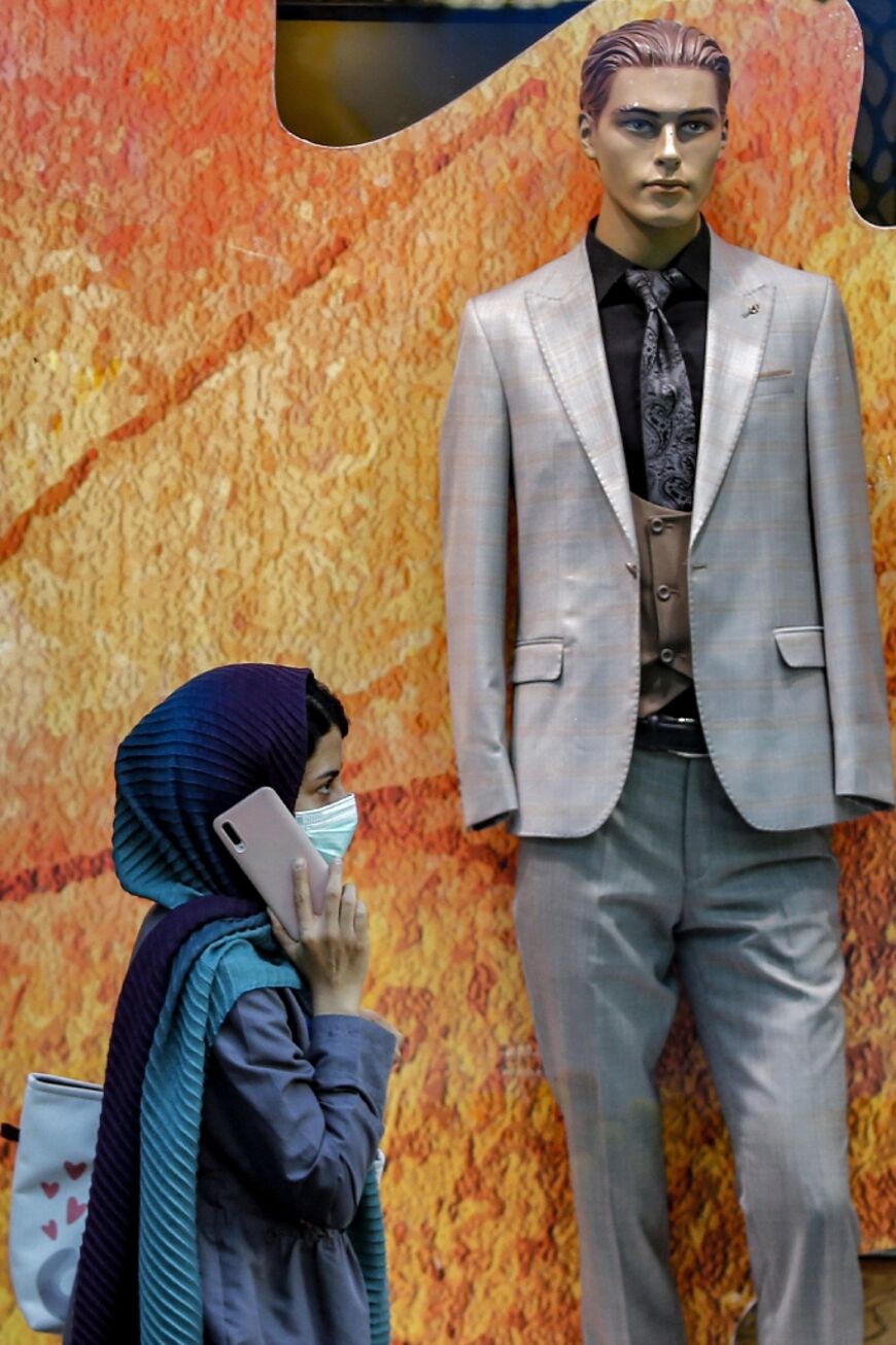 Most Iranian men continue to shun the cravat