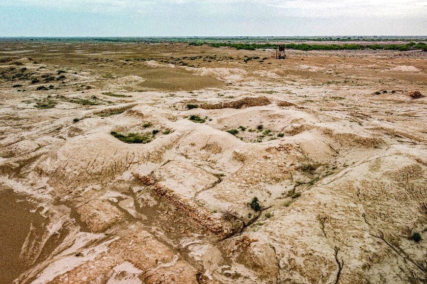The problems at Umm al-Aqarib are compounded by salinisation, when water evaporates so quickly that the soil does not reabsorb the crystals, which are left behind as a crust