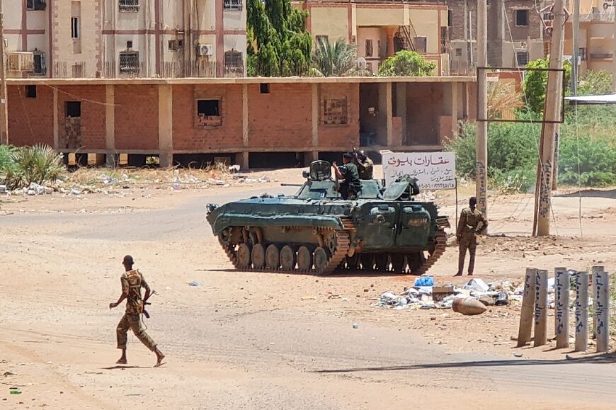 Soldiers of Sudan's regular army deploy in south Khartoum, amid persistent fighting with the paramilitary Rapid Support Forces
