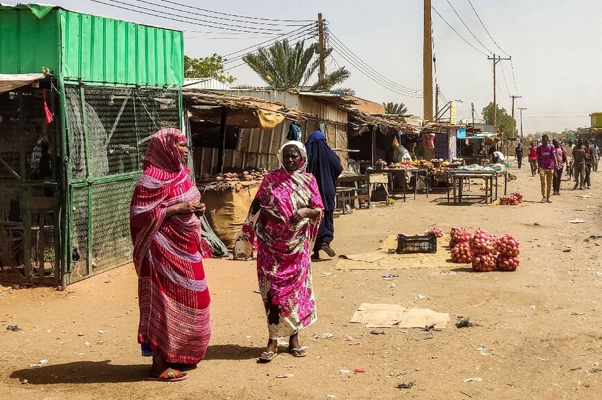 Women in the Souk Sitta (Market Six) in south Khartoum