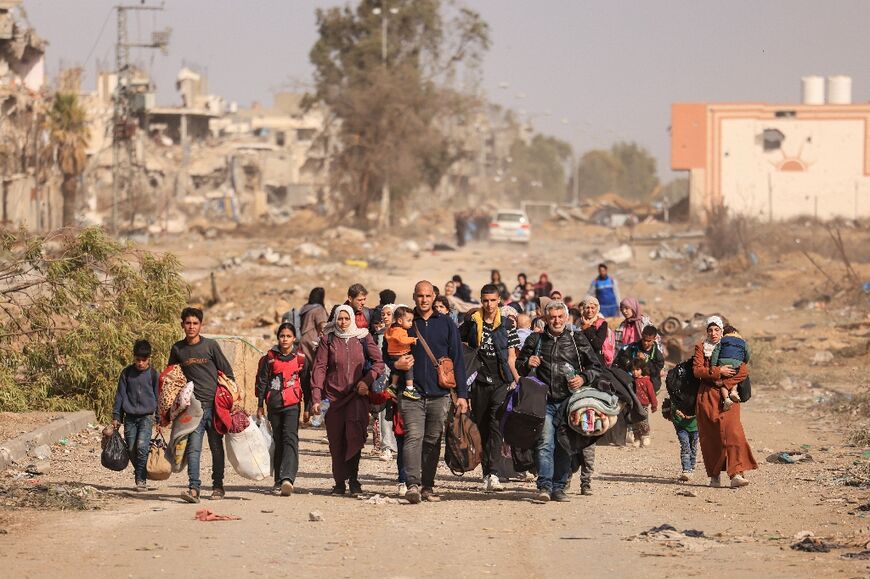 Palestinians fleeing the north walk along the Salaheddine road in the Zeitoun district on the southern outskirts of Gaza City on November 26, 2023