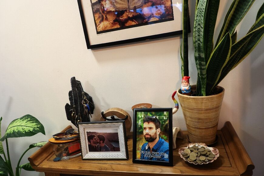 Pictures of Sagi Golan in Omer Ohana's flat in Herzliya