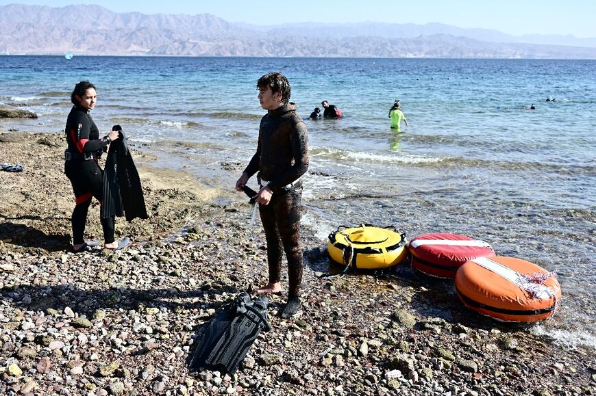 Israel's diving federation, diving clubs in Eilat and dozens of volunteers have mobilised to offer evacuated Israelis courses in scuba diving and free diving