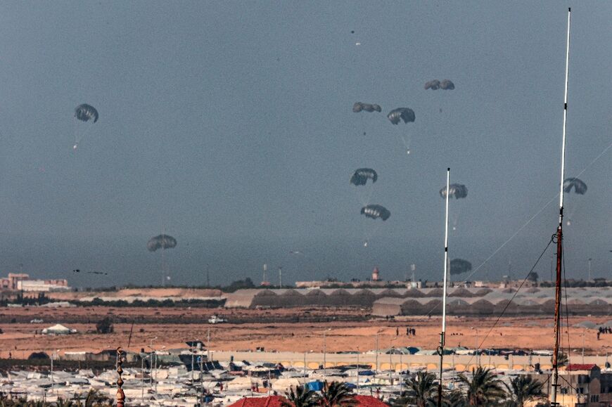 Humanitarian aid parachuted over Rafah and Khan Yunis in the skies of the southern Gaza Strip