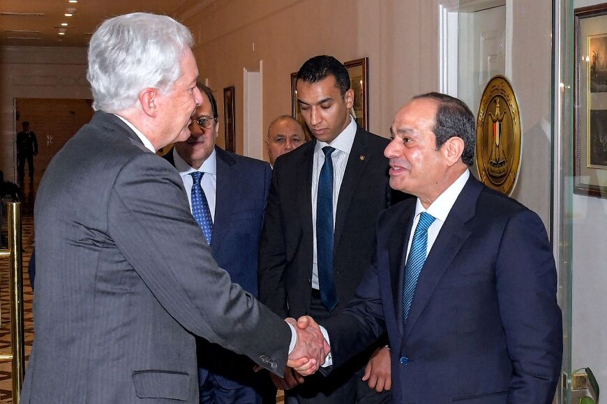 The US envoy, CIA chief Bill Burns (L), met Egypt's President Abdel Fattah al-Sisi (R) ahead of the talks