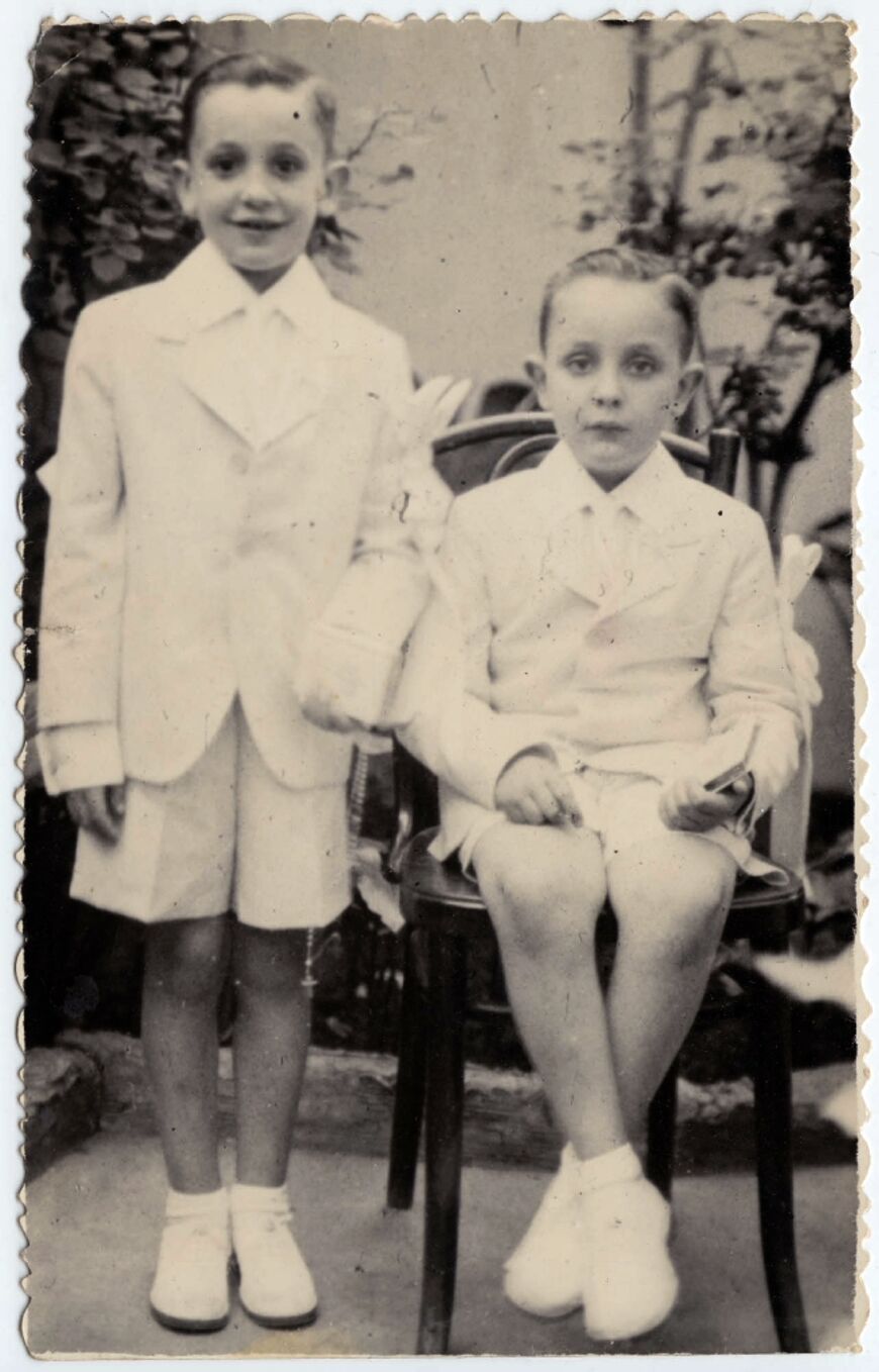 Jose Mario Bergogio, left, with his brother Oscar