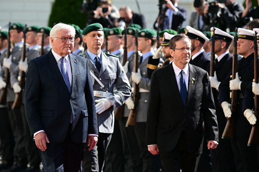 Steinmeier (L) received Herzog with full honours at Bellevue Palace