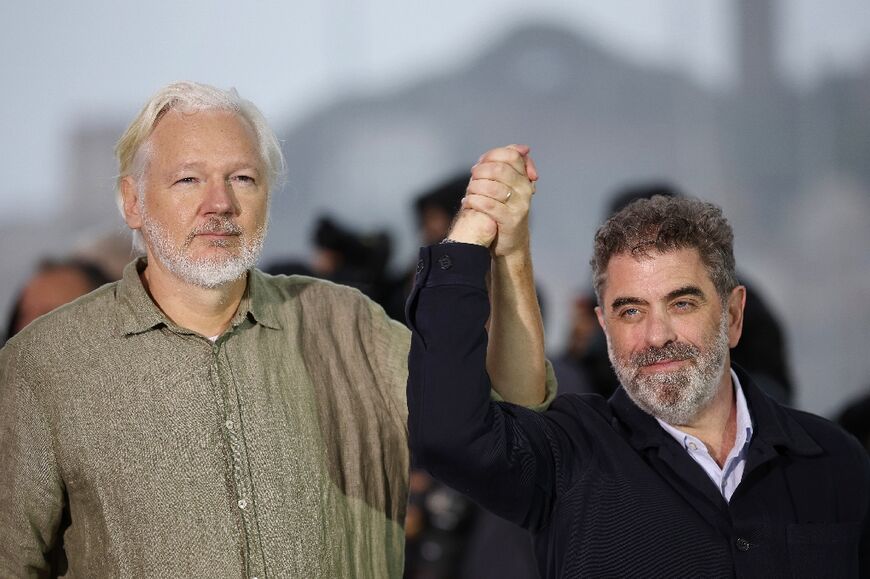 Wikileaks founder Julian Assange (L) and US filmmaker Eugene Jarecki at Cannes