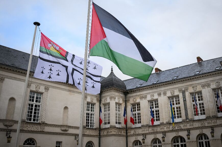 'Nantes supports this historic decision by raising the Palestinian flag,' the mayor says