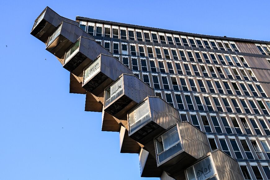 One expert said the hotel's top-heavy design, achieved using imported steel, was an 'engineering feat'