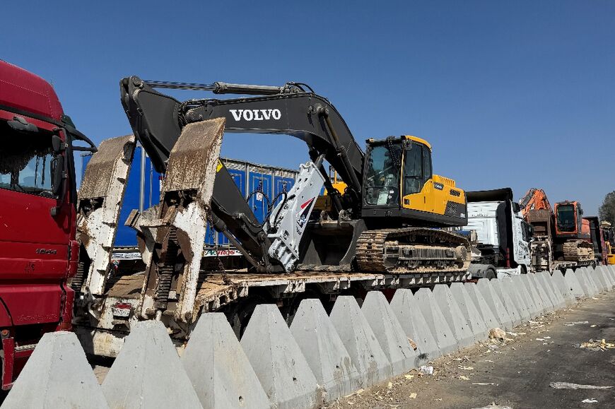 Egyptian recovery teams have shipped earth-moving gear into Gaza to help in the search for bodies in the rubble, including those of missing Israeli hostages 