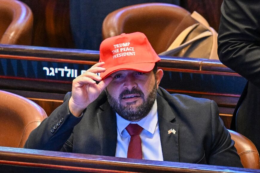 Some audience members even wore red MAGA-style hats saying "Trump the Peace President"