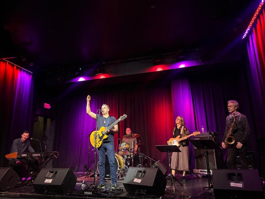 Arash Sobhani performing in Los Angeles on Nov. 7, 2025