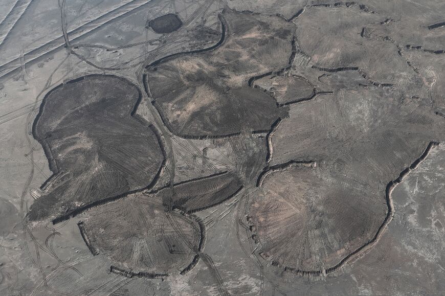 Between the cities of Nasiriyah and Samawah, not far from ancient Sumerian ruins, labourers are working hard to stabilise the soil by applying a layer of moist clay