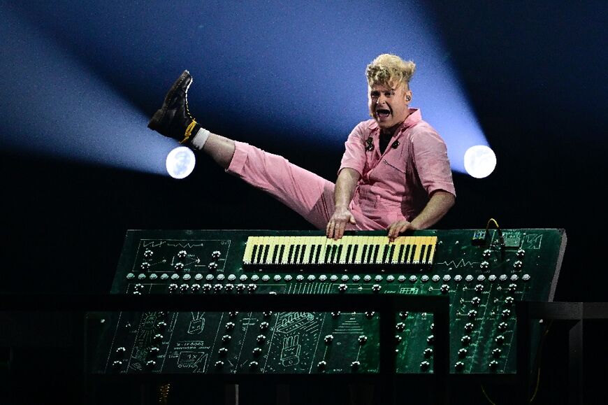 British musician Sam Battle, known as Look Mum No Computer, got the crowd chanting with 'Eins, Zwei, Drei'