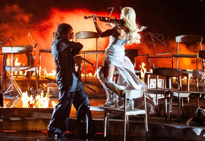 The overwhelming favorites in the  final have long been violinist Linda Lampenius and pop singer Pete Parkkonen
