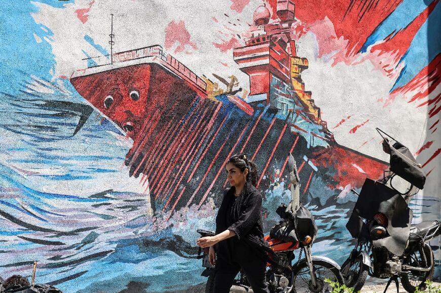 An anti-US and anti-Israel mural in Tehran