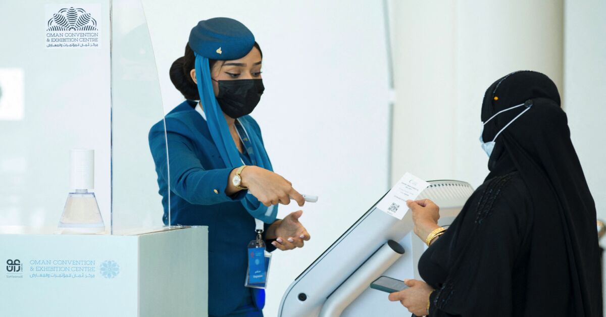 Oman lifts ban on vaccinated travelers from 18 countries AlMonitor