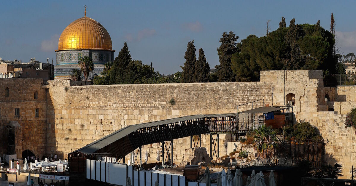 Western Wall rabbi in eye of storm - Vimarsana News