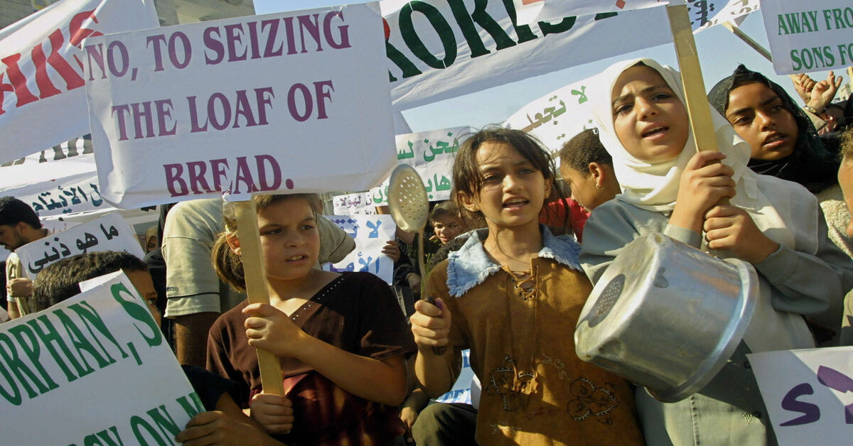 Palestinian banks accused of colluding with Israel - AL-Monitor: The