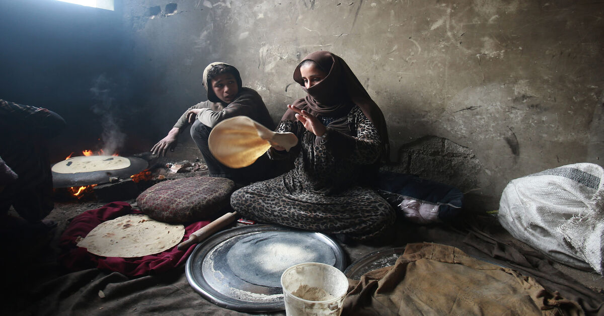 Syrians resort to ancient bread-making methods in Idlib's food crisis - Vimarsana News