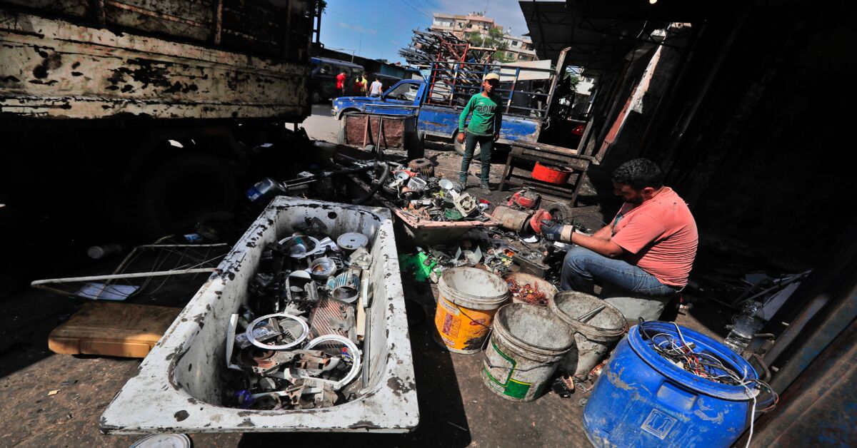 Economic meltdown drives some Lebanese to collect recyclables for a living - Vimarsana News