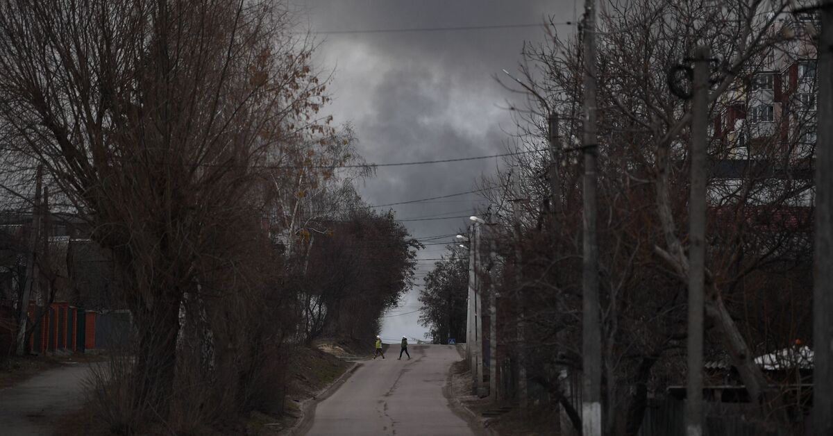 Oil prices shoot to 100 per barrel as Russia attacks