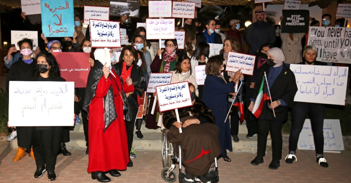 Kuwaiti women protest against ban on 'indecent' yoga retreat Al