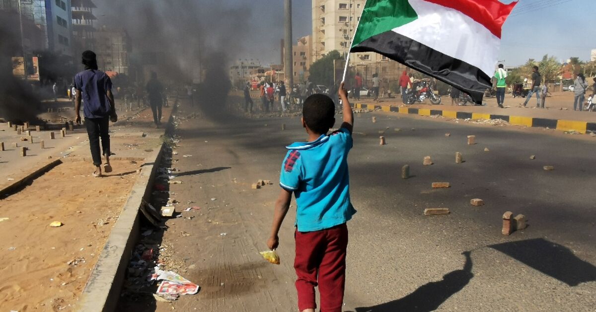 Sudanese return to streets rallying against military coup - Vimarsana News