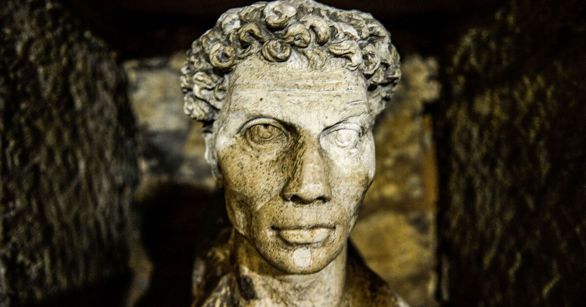 Egyptian archaeologists unearth ancient pottery in Alexandria