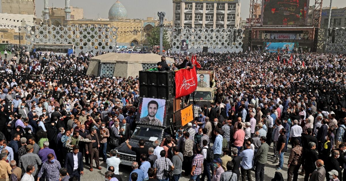 Thousands attend funeral of slain Iran Guards colonel - Vimarsana News