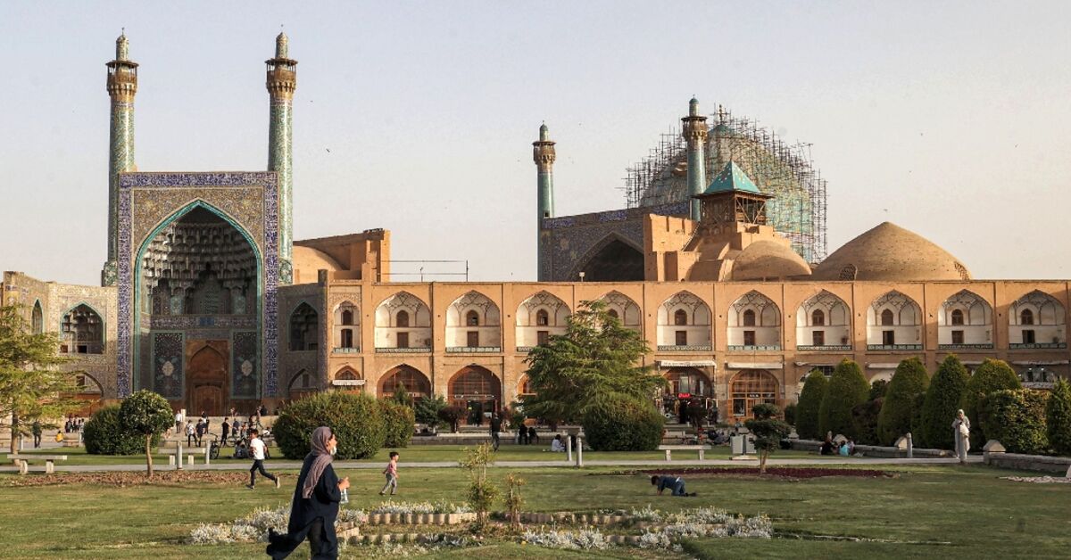 Iran's UNESCO-listed Isfahan mosque damaged in restoration - Al-Monitor:  Independent, trusted coverage of the Middle East