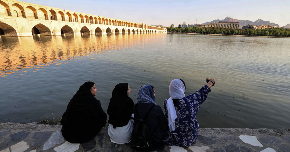 Iranian women under pressure as Raisi stiffens hijab mandate - Vimarsana News