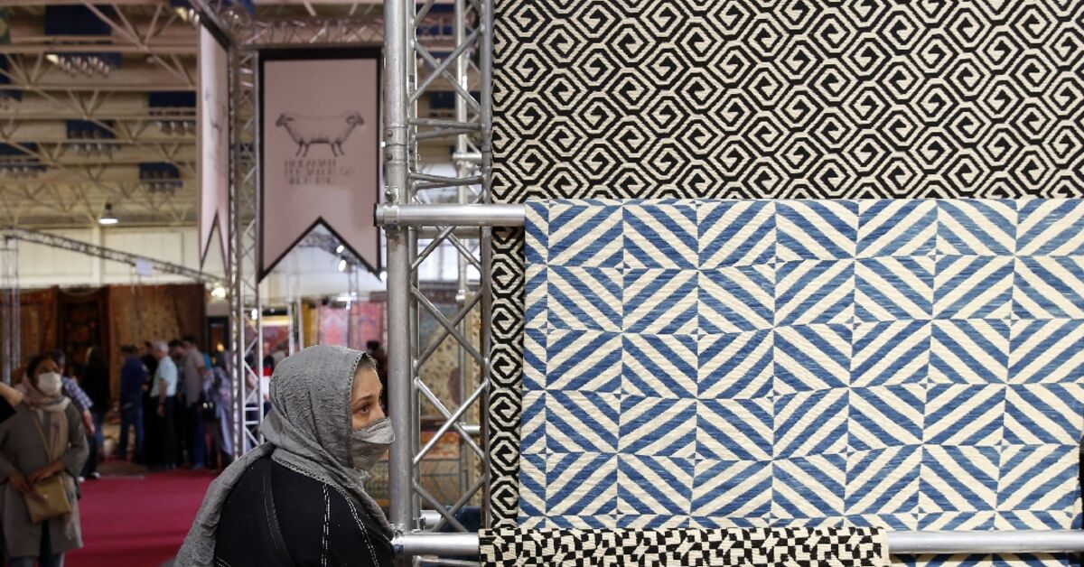 Iran Rug Making Ancient Iranian rug tradition gets makeover as sales sink - AL-MONITOR ...