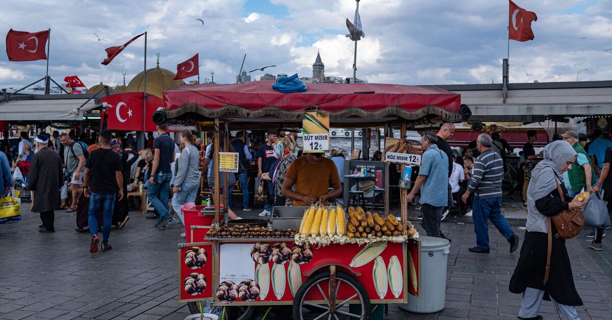Türkiye şok edici bir hamleyle faiz oranlarını tekrar düşürdü