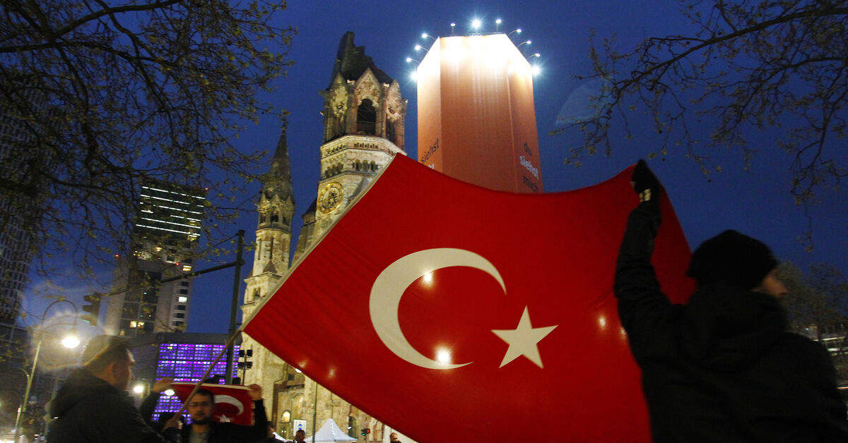 AB’nin artan Türk vizelerini reddetmesine karşı halk protestosu