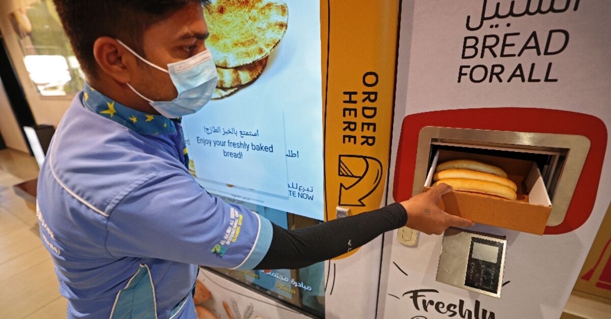 In wealthy Dubai, poor get free bread from machines - Vimarsana News