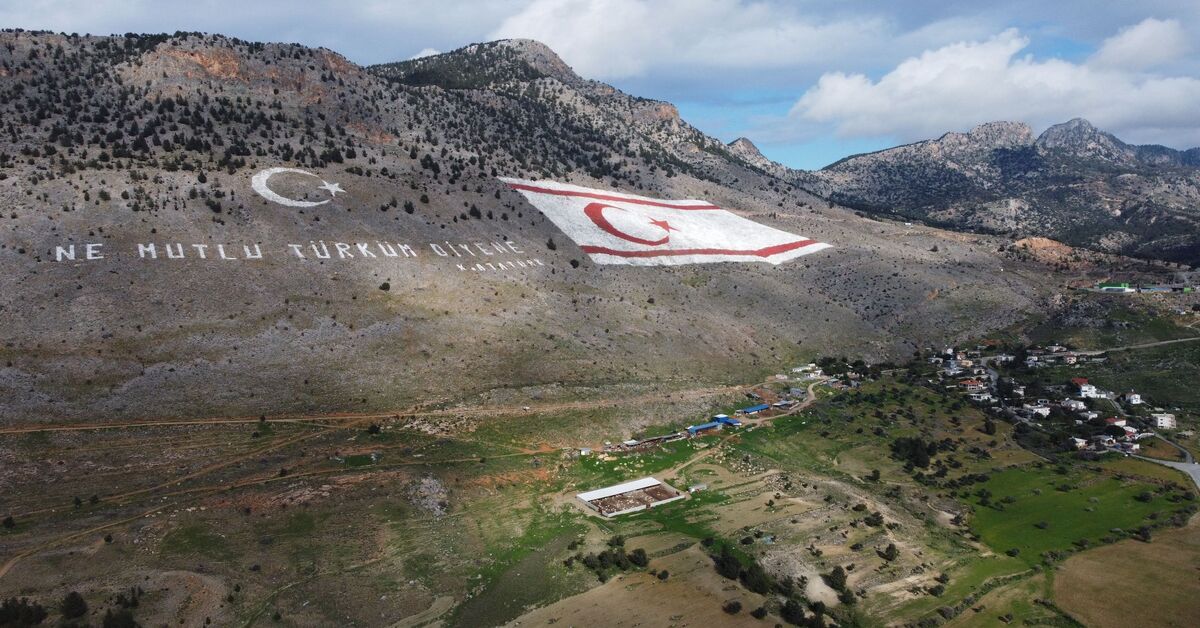 Kuzey Kıbrıs’ın kuruluş yıldönümü, Türkiye ile Yunanistan arasında yenilenen rekabetin altını çiziyor