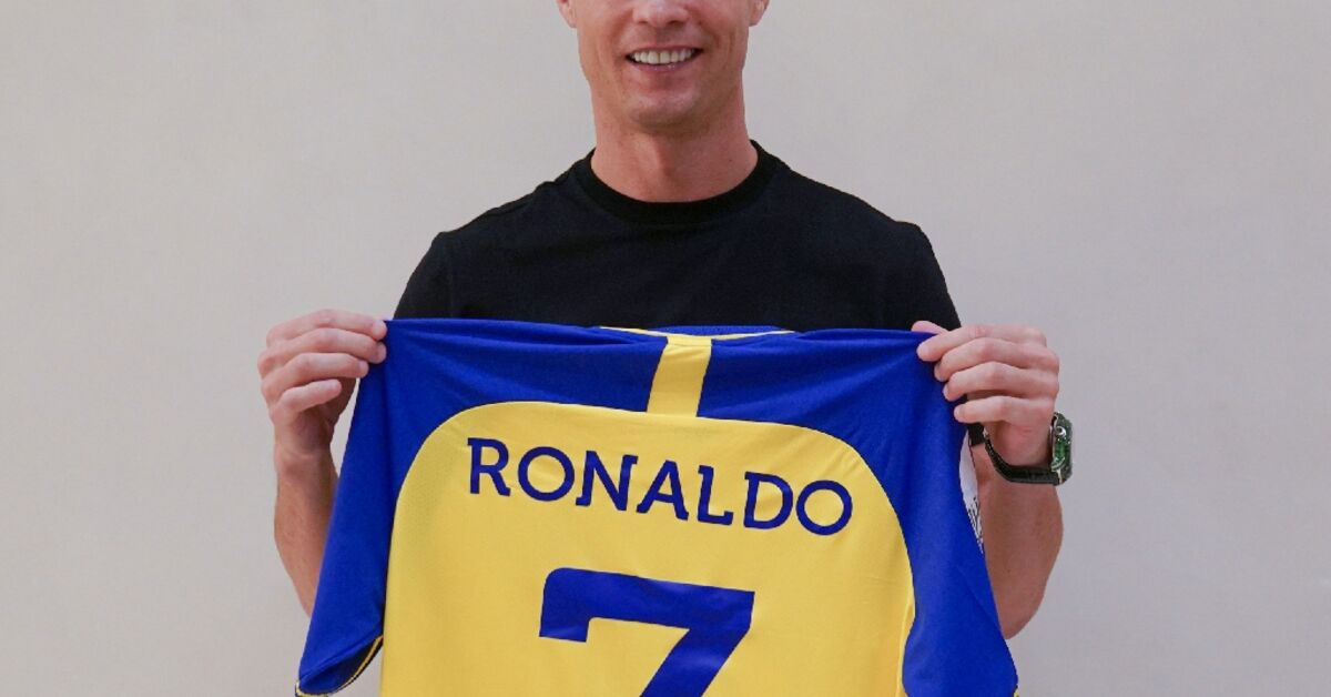 Historic moment': Saudis flock to buy Ronaldo shirts after Al Nassr deal -  Sports - The Jakarta Post