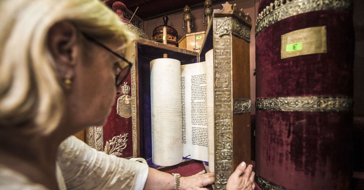Egypt's few remaining Jews celebrate Hanukkah - Vimarsana News