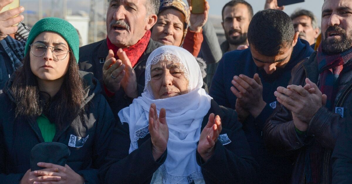 Türkiye’de Paris’te öldürülen Kürtler için düzenlenen cenaze törenlerinde gerginlik