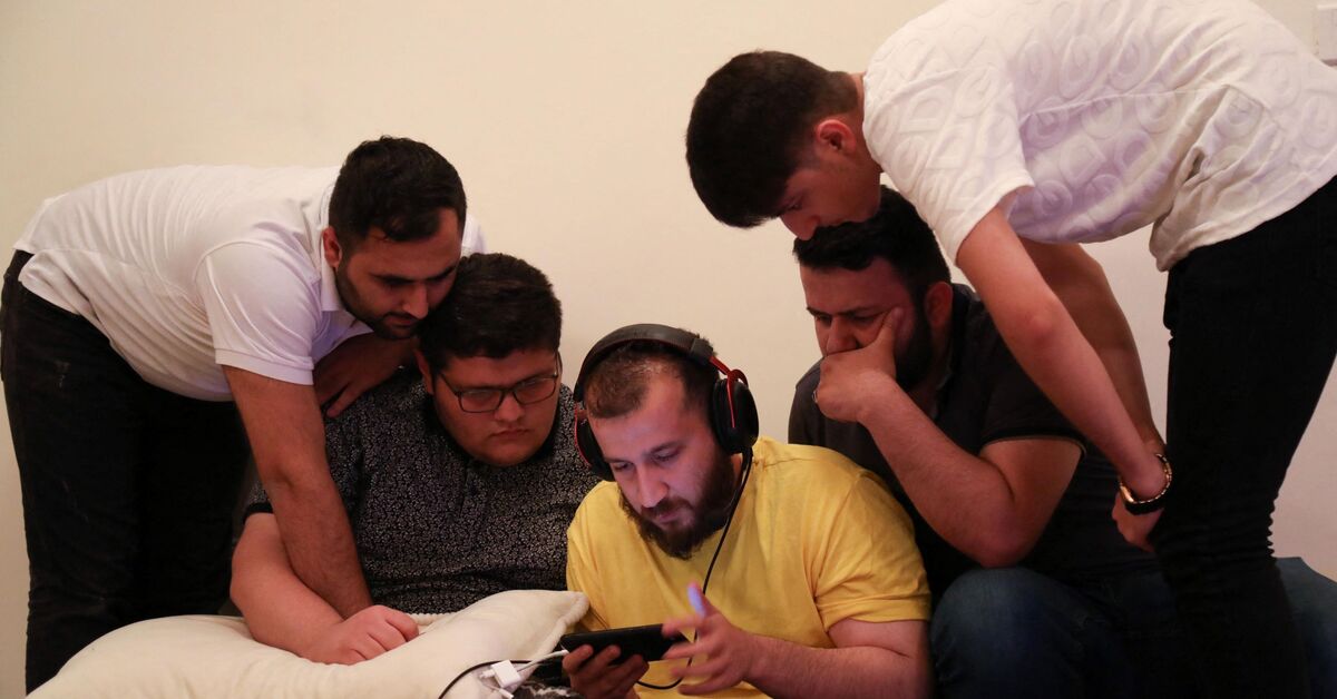 With few job openings, Iraqi youth find work in creative ways - Vimarsana News