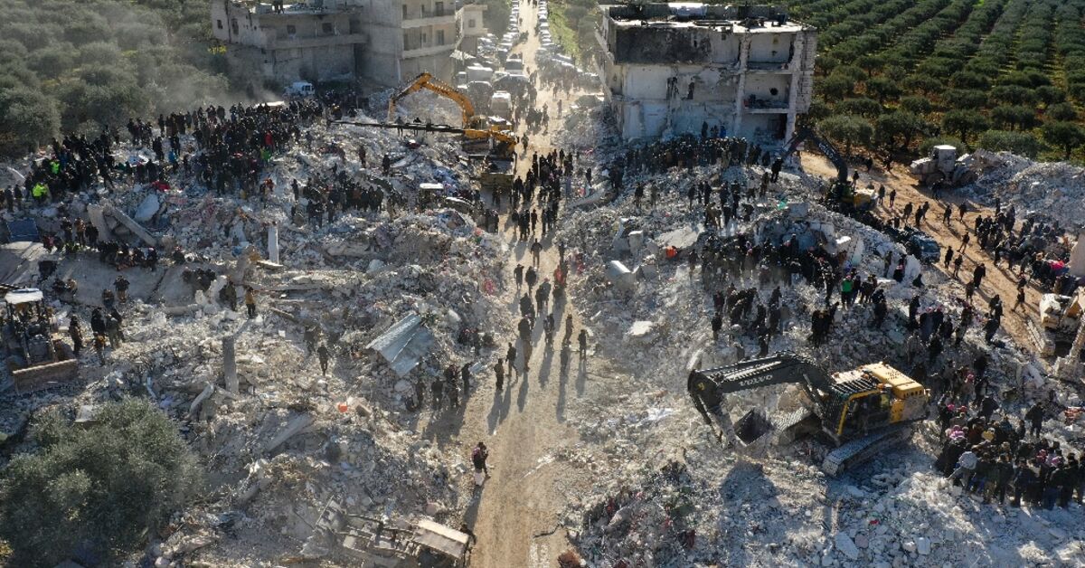 Syrian man digs for 30 relatives buried by quake - Vimarsana News