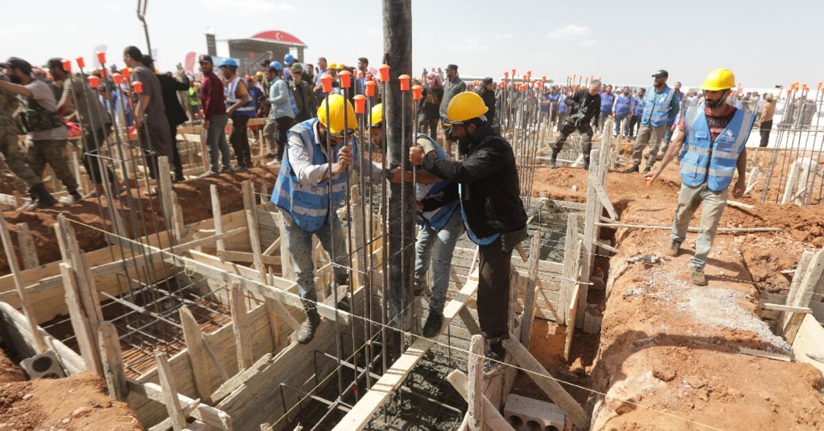Turkey kicks off Syria housing project for refugee returns