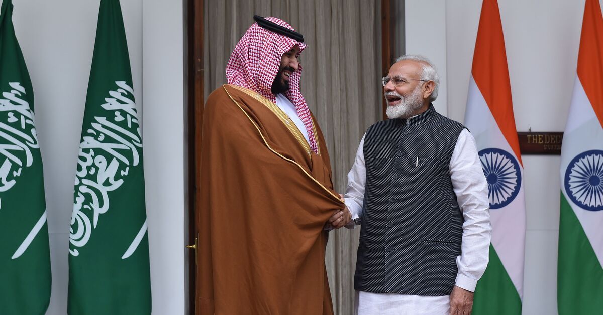 في المملكة العربية السعودية ، تتبنى الولايات المتحدة الهندسة المعمارية لغرب آسيا مع الهند والإمارات العربية المتحدة.