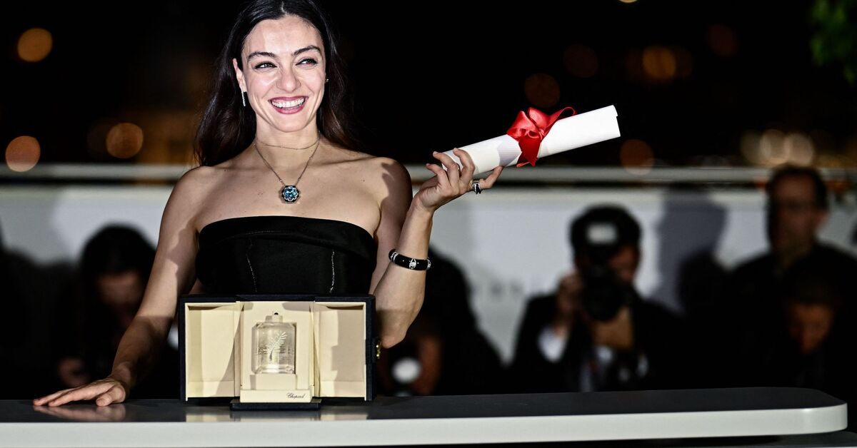 Cannes'ın kazanmasının ardından Türkiye'deki muhafazakarlar oyuncu Merv Dister'a sert tepki gösterdi