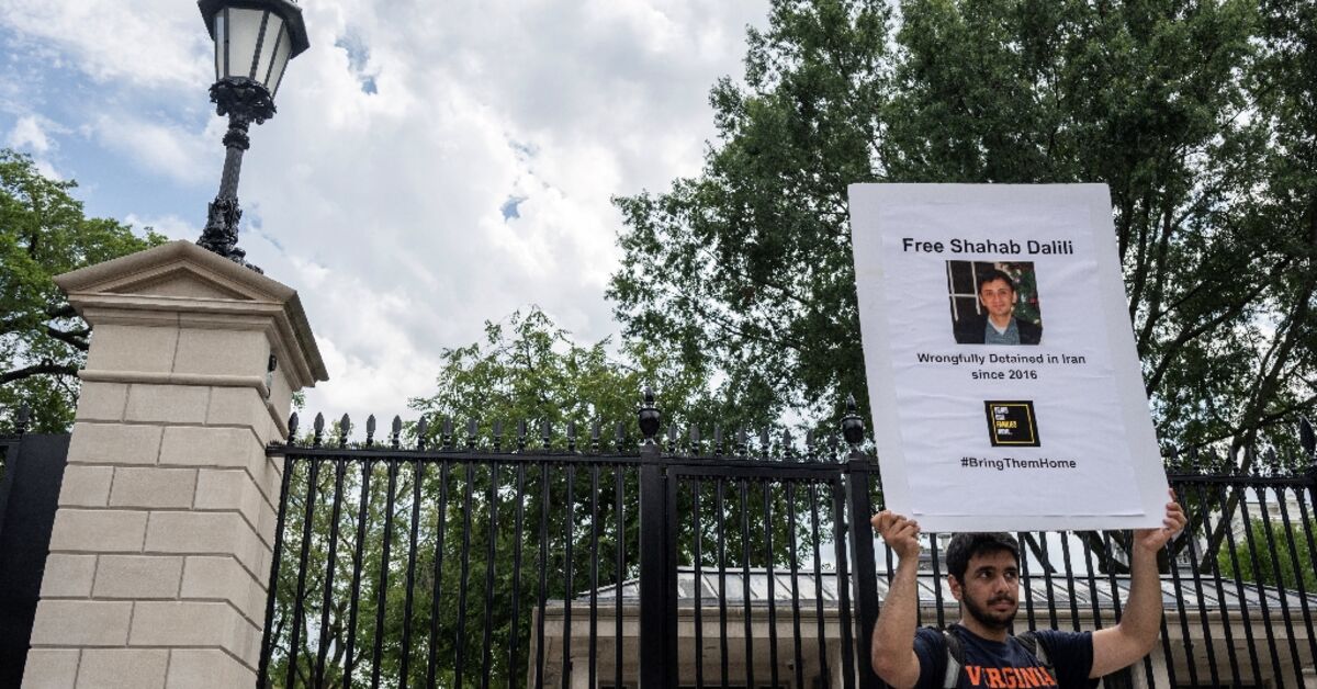 Father, son on hunger strike in Iran prison, outside White House - Vimarsana News