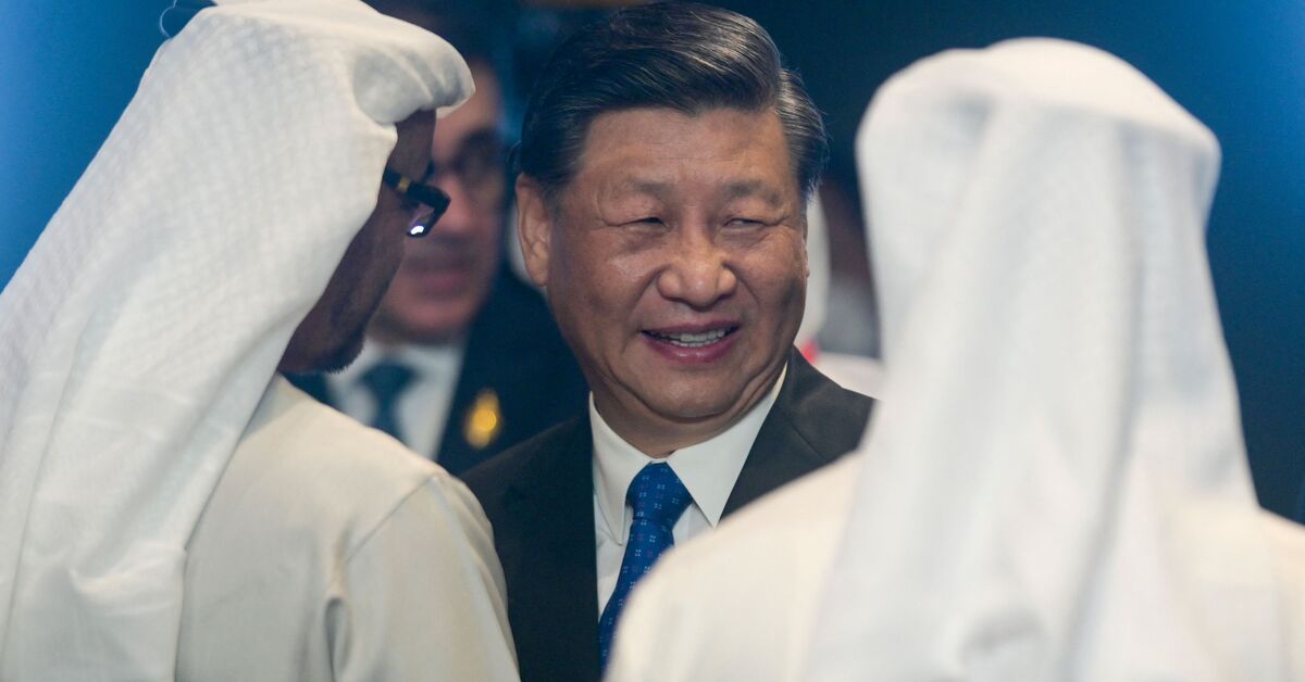 نائب الرئيس الصيني يلتقي غباش الإماراتي خلال انعقاد قمة مبادرة الحزام والطريق في هونغ كونغ